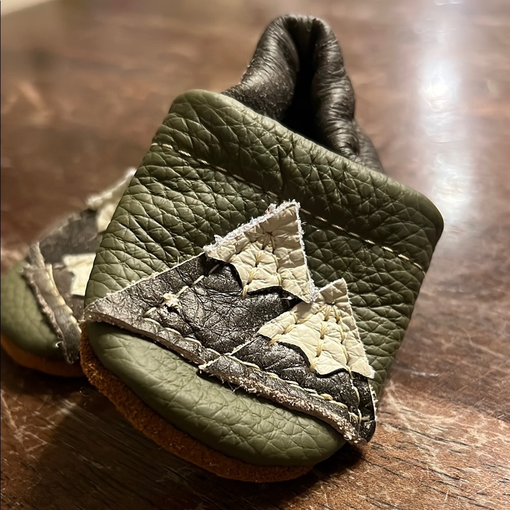 Mountain Design Handmade Baby Moccasins